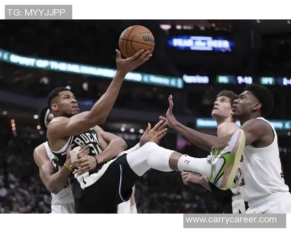 篮网与雄鹿激战正酣1月19日NBA精彩对决回顾与分析